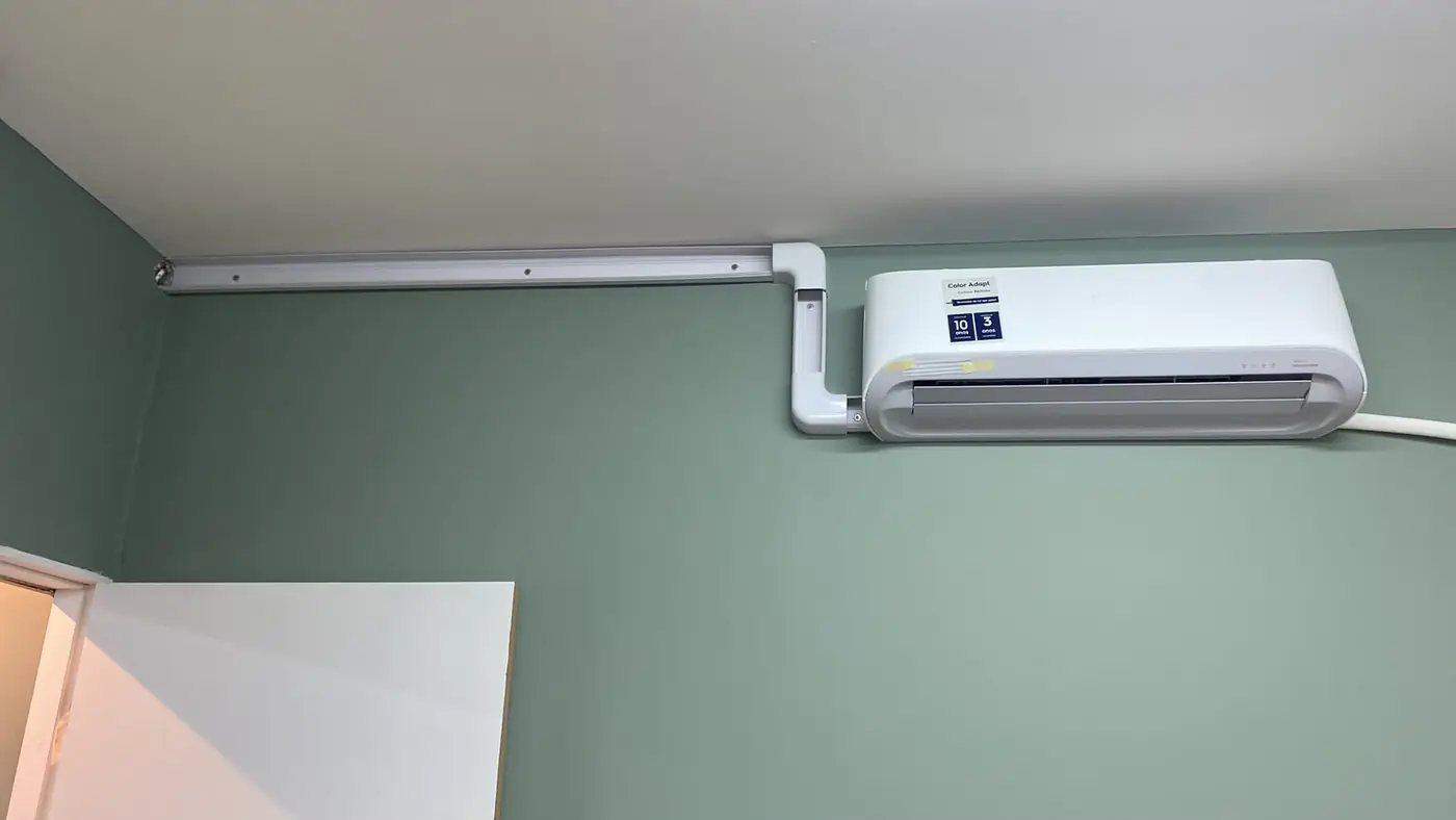 Split com a tubulação em canaleta rente ao teto, serviço de instalação da Manprev